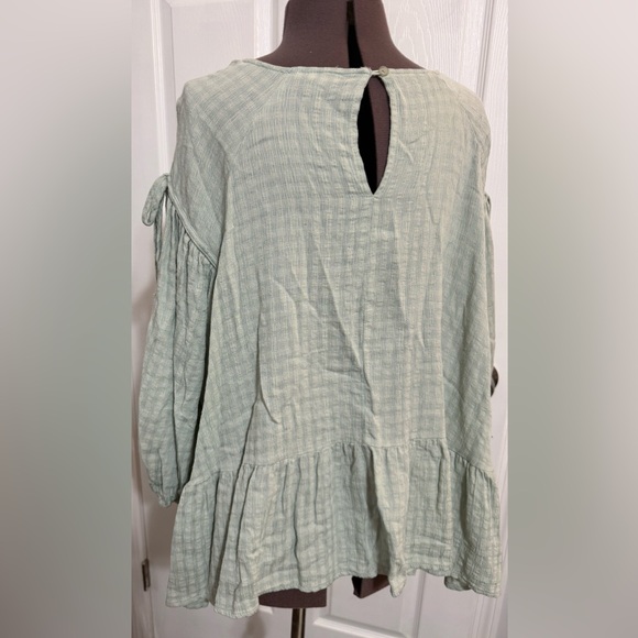 Easel Soft Green Top - Picture 2 of 3